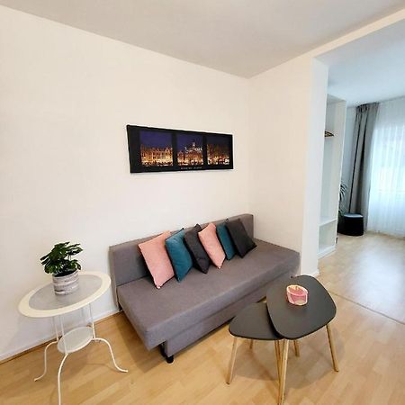 Studio Alicia, Idealement Situe Etterbeek Экстерьер фото